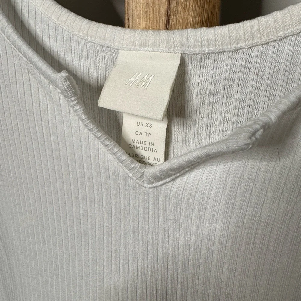 H&M Ribbed V-Neck Bodysuit - Picture 5 of 11